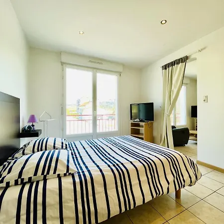 Lägenhet Louis Place Du Marche