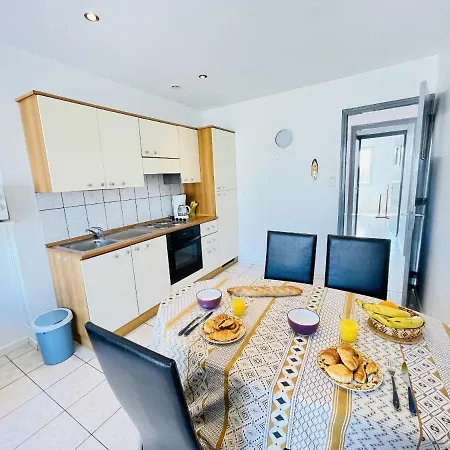 Louis Place Du Marche Lägenhet *