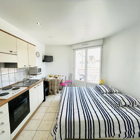 Louis Place Du Marche