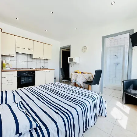 Louis Place Du Marche