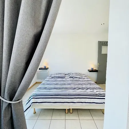 Louis Place Du Marche Lägenhet *