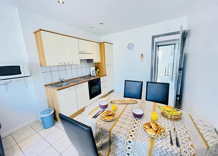 Louis Place Du Marche Apartment *