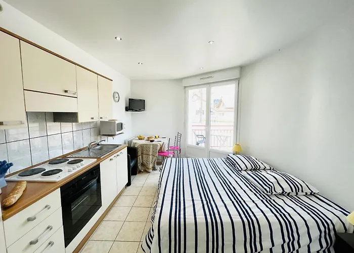 Louis Place Du Marche