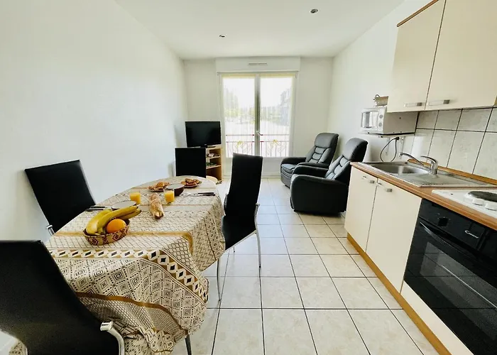 Louis Place Du Marche Apartment *