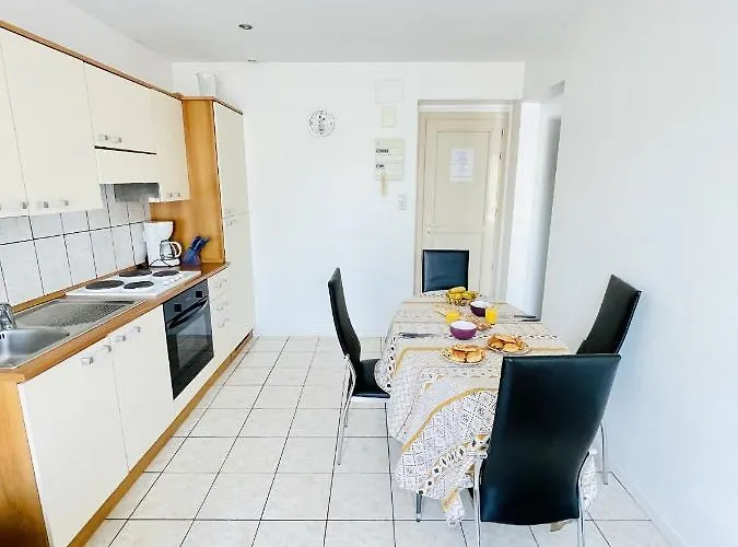 Louis Place Du Marche Apartment