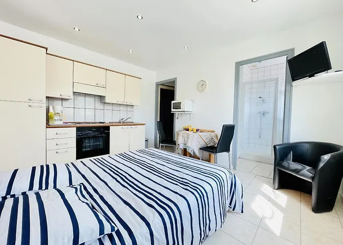 Louis Place Du Marche