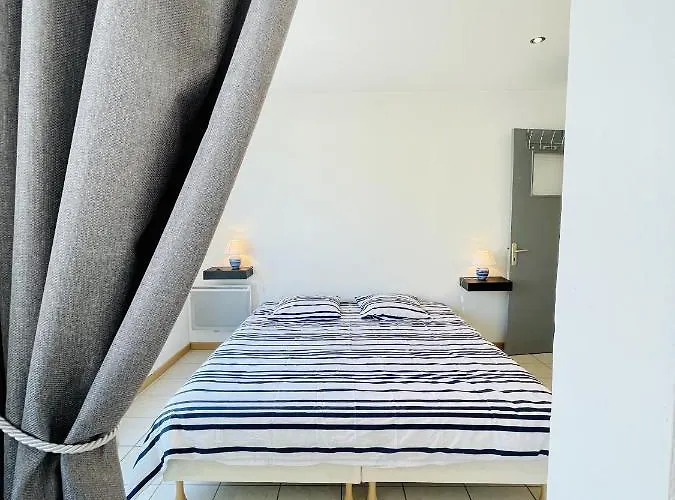 Louis Place Du Marche Apartment *