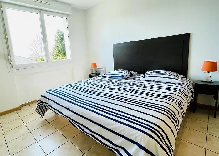 Louis Place Du Marche Apartment *