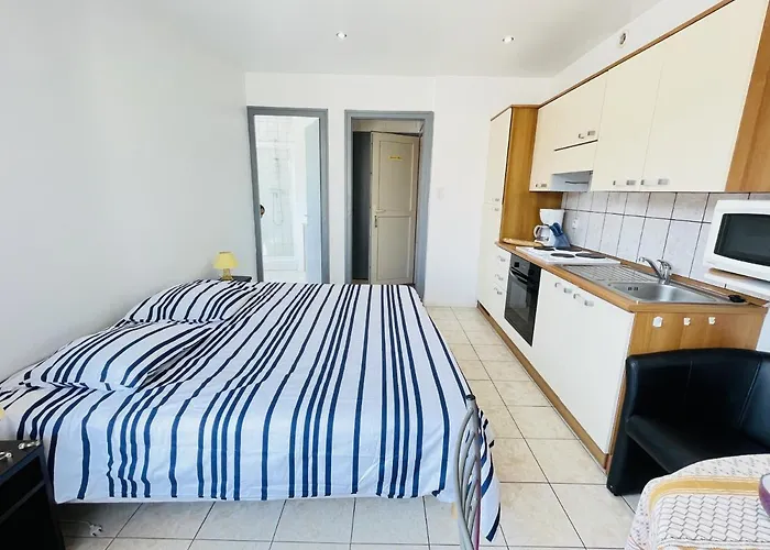 Louis Place Du Marche *